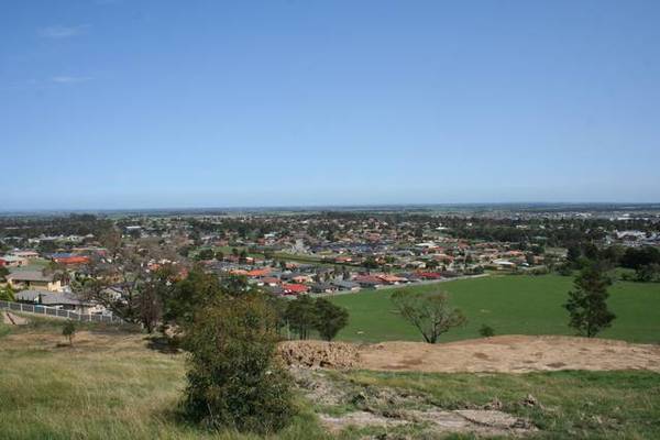 YOUR DREAM AWAITS! Picture 1