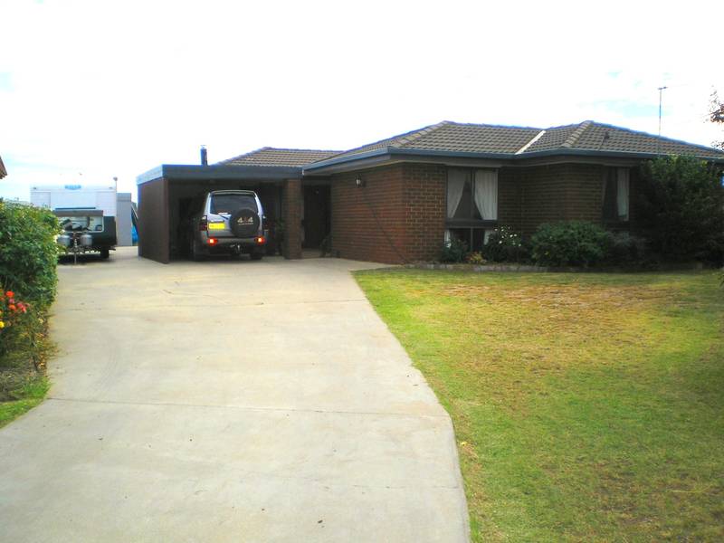 FAMILY FREINDLY BRICK VENEER Picture 1