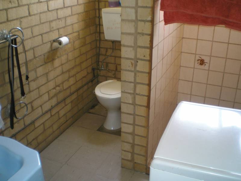 INDUSTRIAL SHED & YARD Picture 3