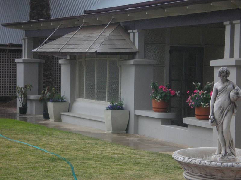 A DIGNIFIED PERIOD PROPERTY Picture 2