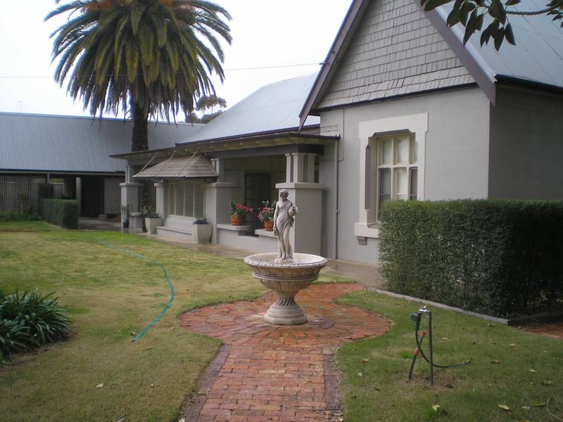 A DIGNIFIED PERIOD PROPERTY Picture 1