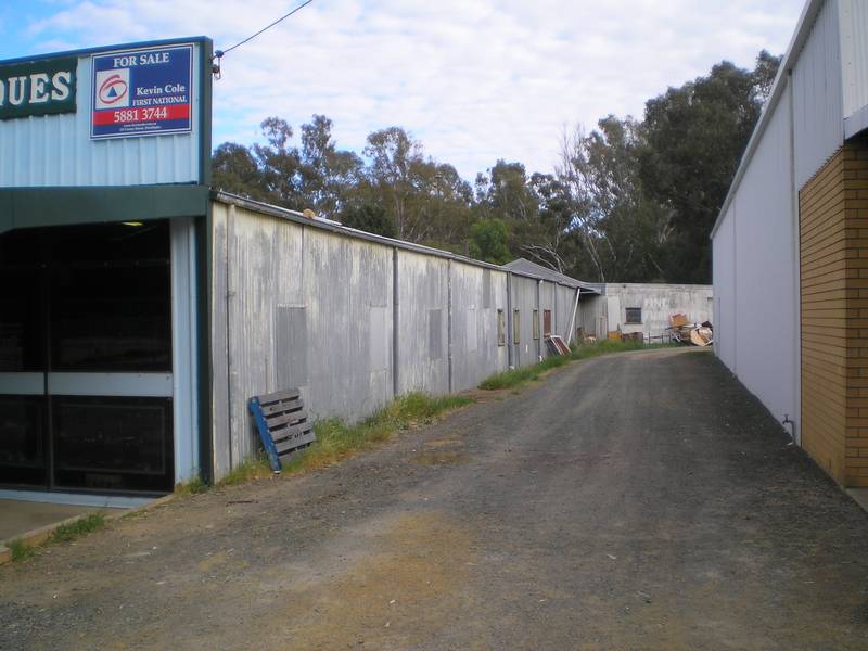 LARGE VEHICLE TRAFFIC Picture 3