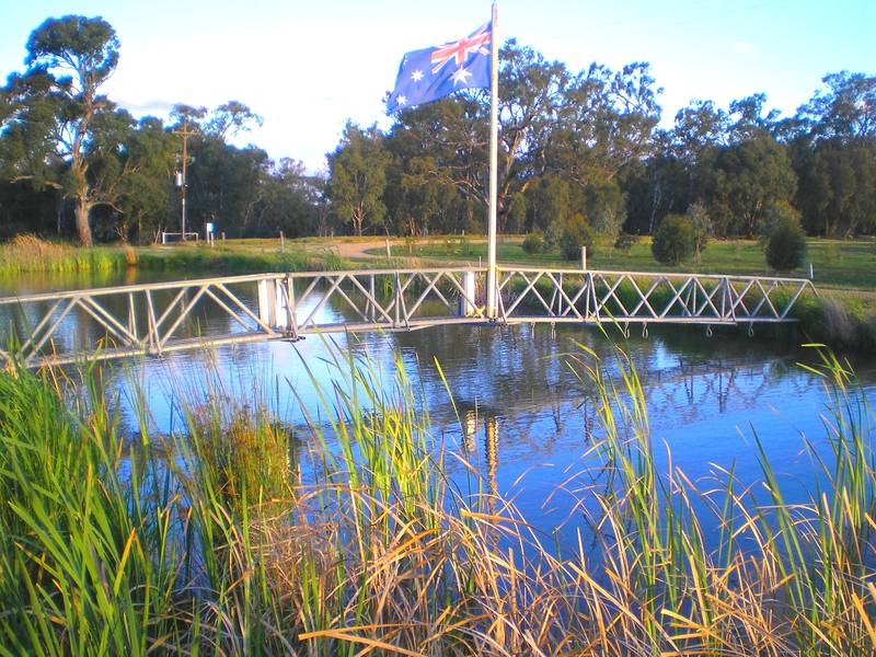 WATER FRONTAGE IS JUST INCREDIBLE Picture 2