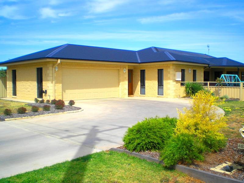 FIVE BEDROOM BRICK Picture 1