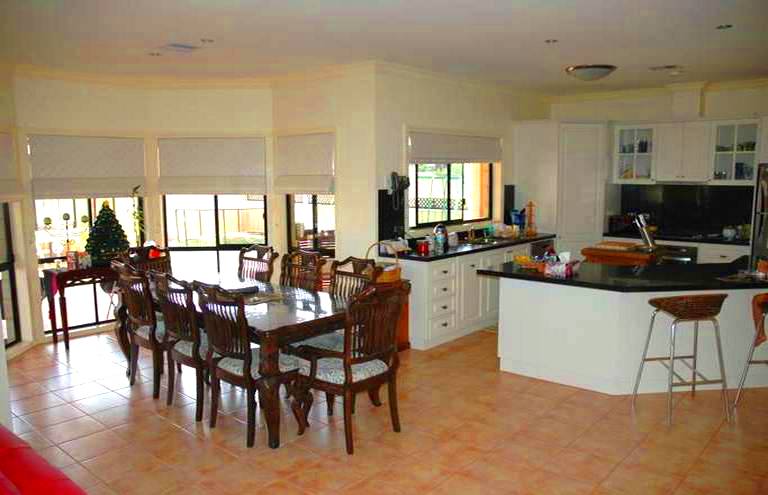 FIVE BEDROOM BRICK Picture 2