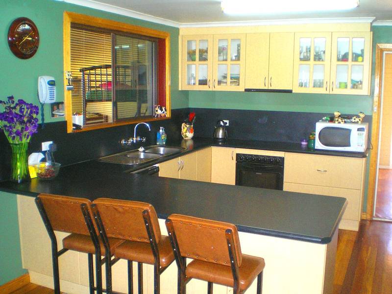 HOBBY FARM WITH AN INCOME Picture 2