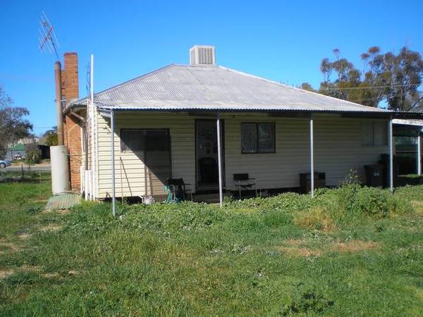 GREAT DEAL FOR A HANDYMAN Picture 1