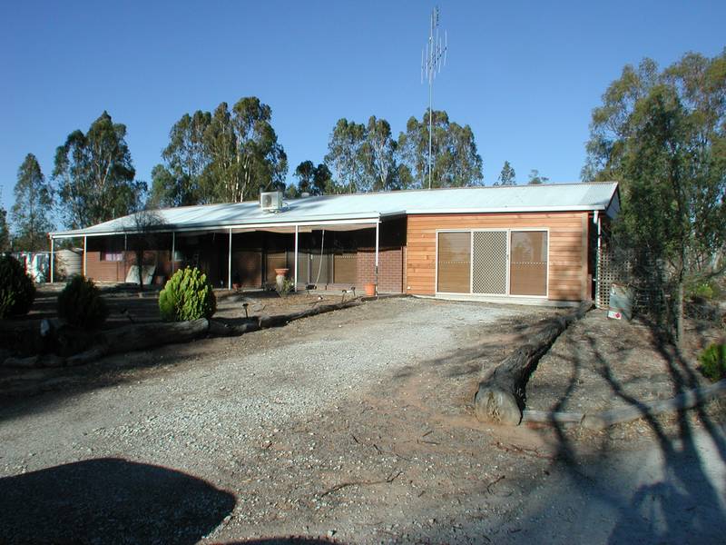 RURAL RETREAT FOR TWO FAMILIES Picture 2