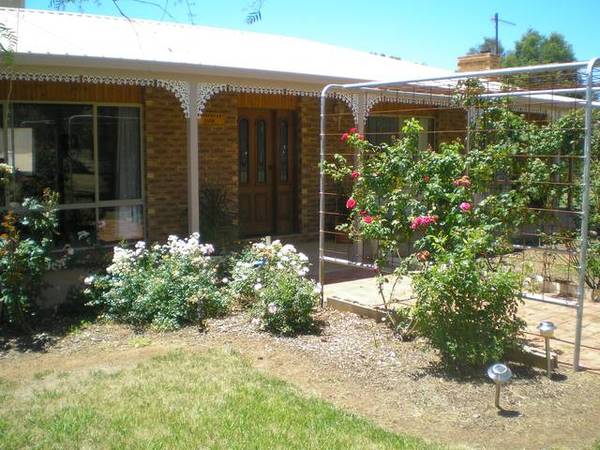 MAGNIFICENT FAMILY HOME Picture 3