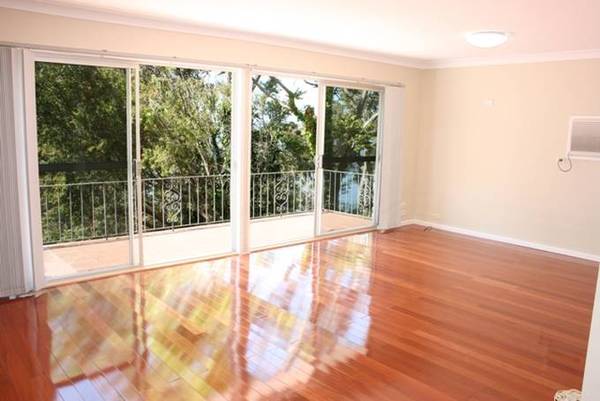 MODERN WATERFRONT RENOVATION Picture 1