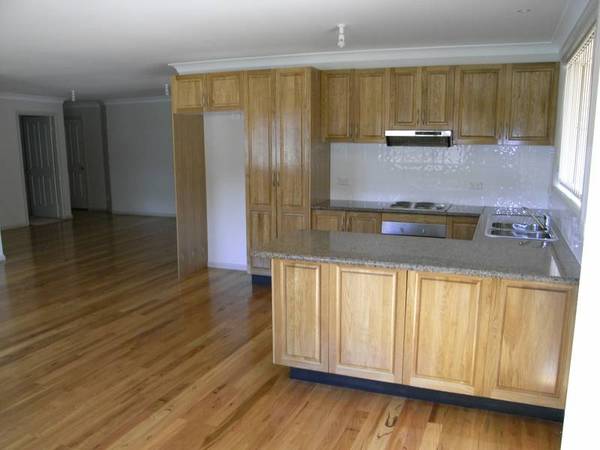 BRAND NEW HOME OPPOSITE WATERFRONT RESERVE PARK Picture 2