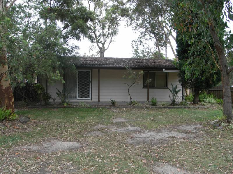 BUSHLAND SETTING - 500M FROM LAKE MACQUARIE Picture 1