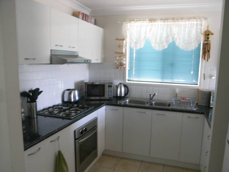 SECLUDED FREE-STANDING VILLA Picture 2