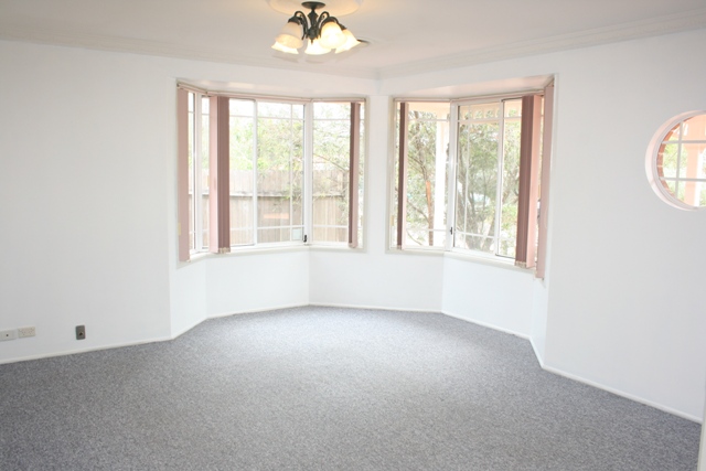 BEST VALUE FOUR BEDROOM HOUSE IN HAMLYN TERRACE Picture 3