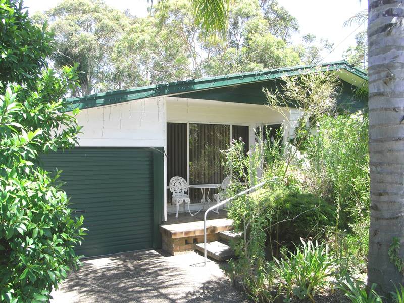 BIG LIVING AREA + INGROUND POOL Picture 1
