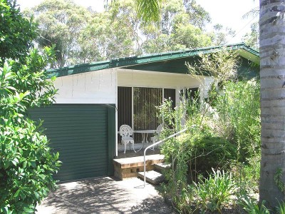BIG LIVING AREA + INGROUND POOL Picture