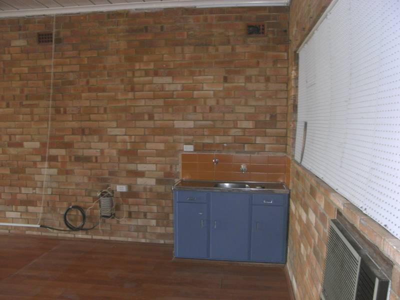 RETAIL SHOP WITH BUSY STREET FRONTAGE Picture 3