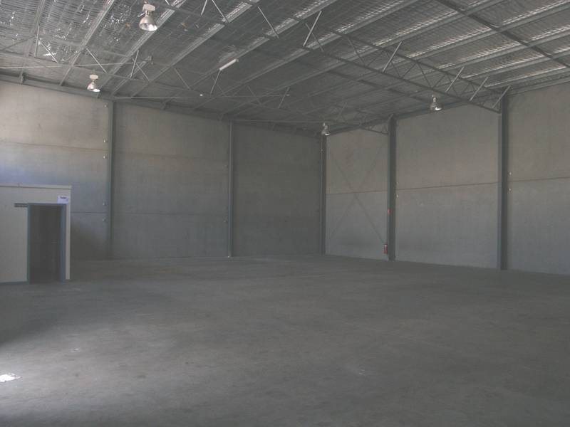 INDUSTRIAL UNIT, GREAT LOCATION Picture 2
