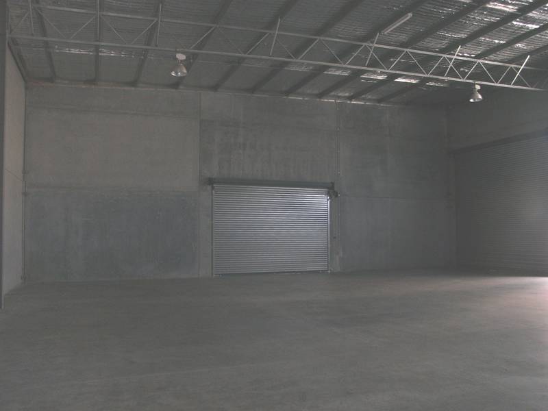 INDUSTRIAL UNIT, GREAT LOCATION Picture 3