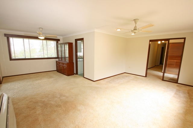 GREAT LOCATION WITH DISTRICT VIEWS Picture 3