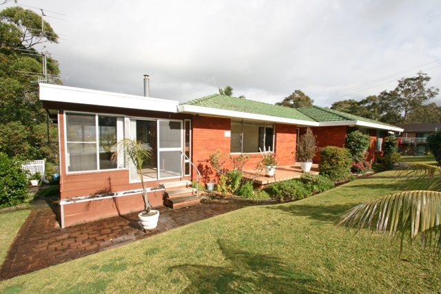 GREAT LOCATION WITH DISTRICT VIEWS Picture 1