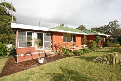 GREAT LOCATION WITH DISTRICT VIEWS Picture