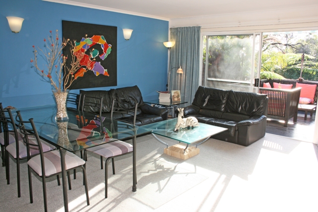 GREAT HOUSE, HUGE 1,031SQM BLOCK! Picture 2