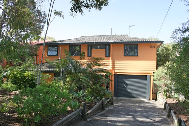 GREAT HOUSE, HUGE 1,031SQM BLOCK! Picture 1