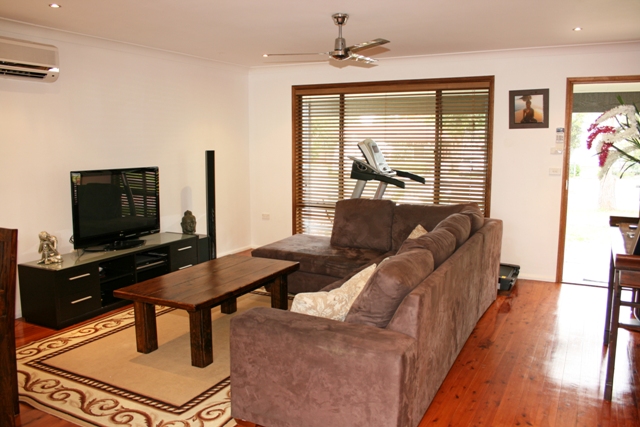 ALREADY RENOVATED - JUST MOVE IN! Picture 2