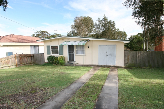 GREAT INVESTMENT OPPORTUNITY OR FIRST HOME Picture 1