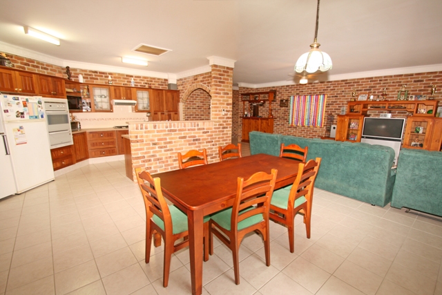 WIDE OPEN SPACES INSIDE & OUT Picture 3