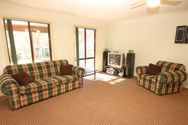 FEELS LIKE YOU'RE AWAY FROM IT ALL Picture 3