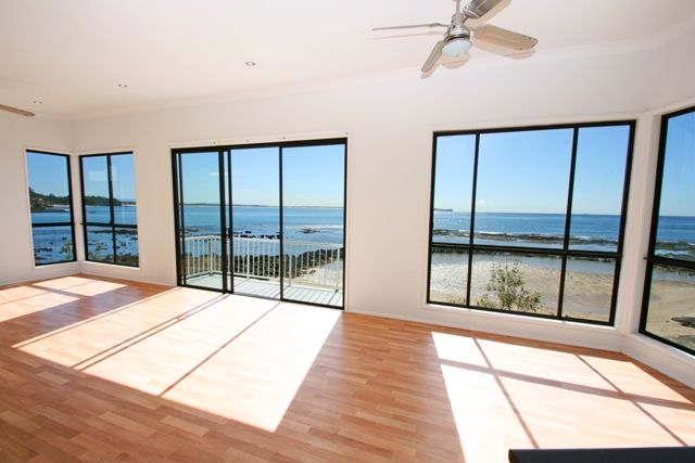 BEACHFRONT PROPERTY WITH MILLION DOLLAR VIEWS Picture 2