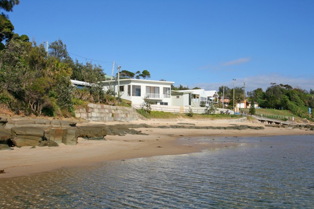 BEACHFRONT PROPERTY WITH MILLION DOLLAR VIEWS Picture 1