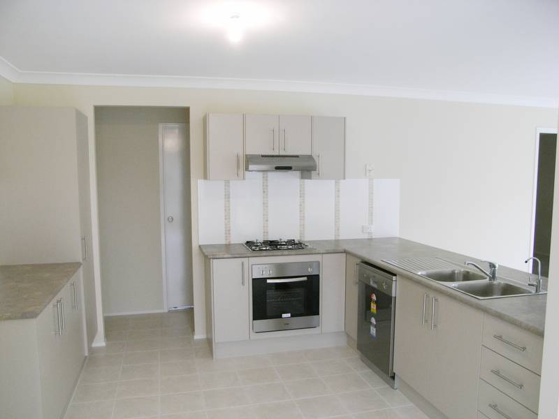 BRAND NEW, CONTEMPORARY DESIGN Picture 2