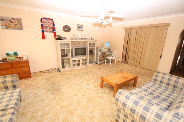 LOTS OF CAR ACCOMMODATION Picture 3