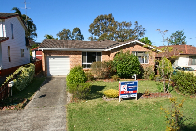 LOTS OF CAR ACCOMMODATION Picture 1