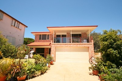 ONLY ONE HOUSE AWAY FROM THE BEACH Picture