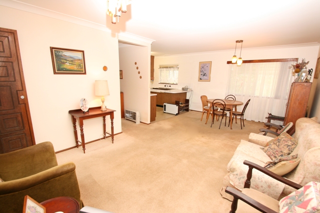 BRAND NEW TO THE MARKET, DON'T DELAY Picture 2