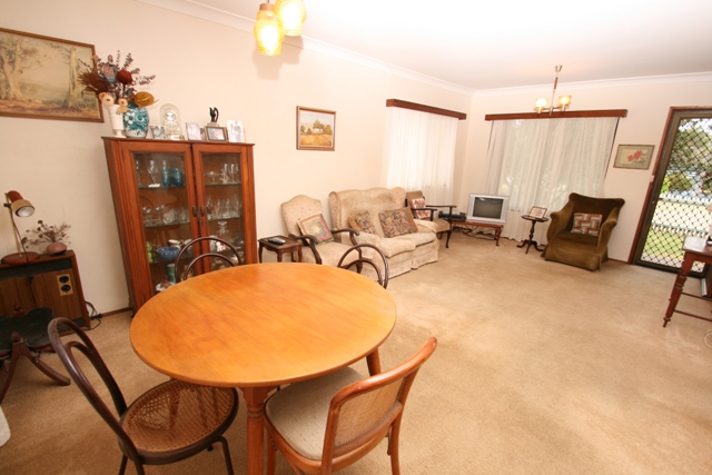 BRAND NEW TO THE MARKET, DON'T DELAY Picture 3