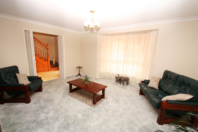 ENORMOUS HOUSE WITH SELF CONTAINED FLAT Picture 3