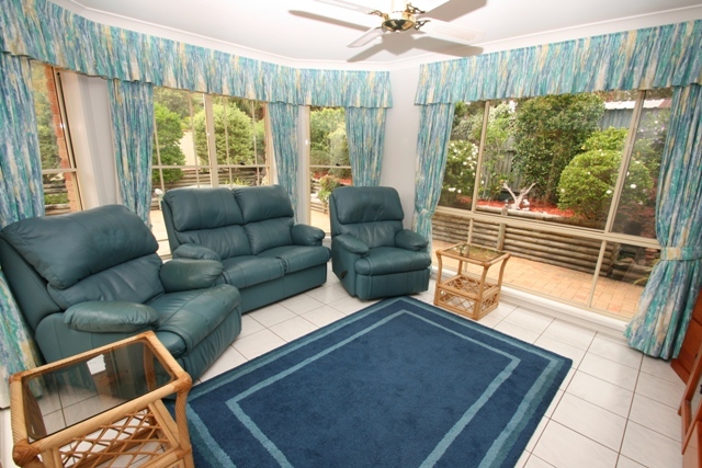 TOP HOME, QUIET CUL-DE-SAC, CENTRAL LOCATION Picture 2