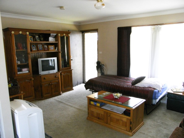 GREAT FIRST HOME OR INVESTMENT Picture 2