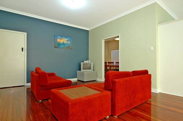 I AM HUGE!
COME INSIDE AND YOU WILL BE SO IMPRESSED BY MY SPACIOUSNESS AND LOFTY HIGH CEILINGS. BUY ME AND YOU'LL NEVER Picture 3