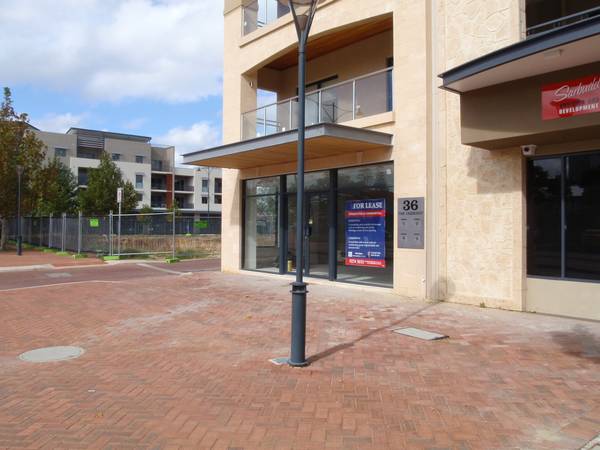 SUIT RESTAURANT OR CAFE Picture 1