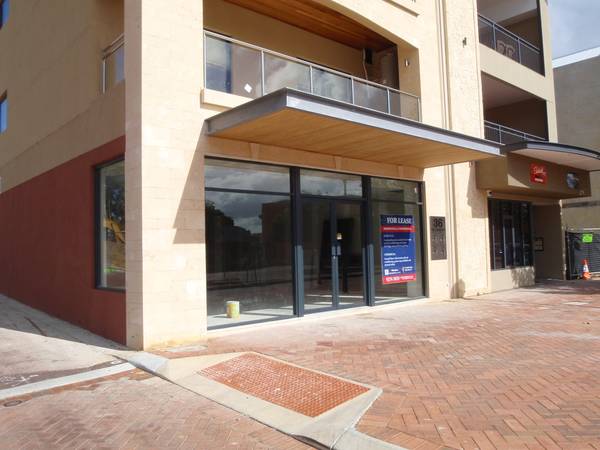 SUIT RESTAURANT OR CAFE Picture 2