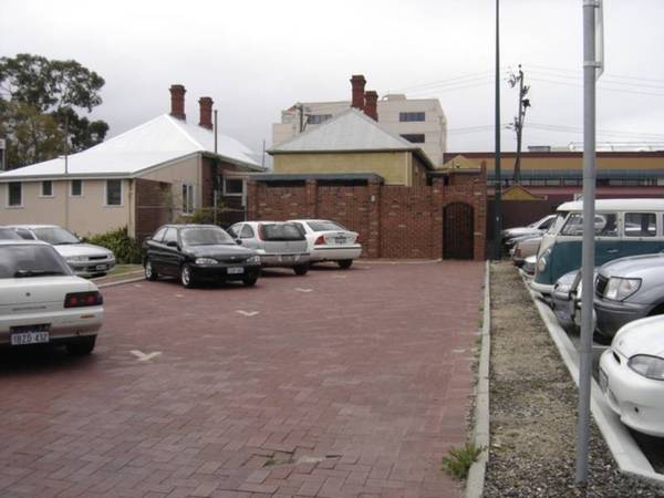 OFFICE WITH GREAT PARKING Picture 2