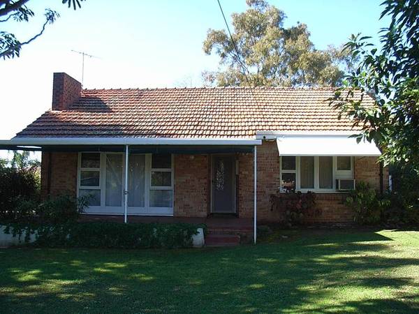 ON HUGE 1132sqm... Picture 2