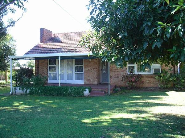 ON HUGE 1132sqm... Picture 1