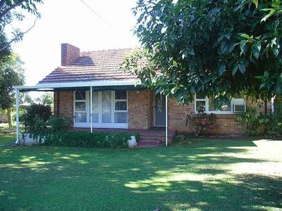 ON HUGE 1132sqm... Picture